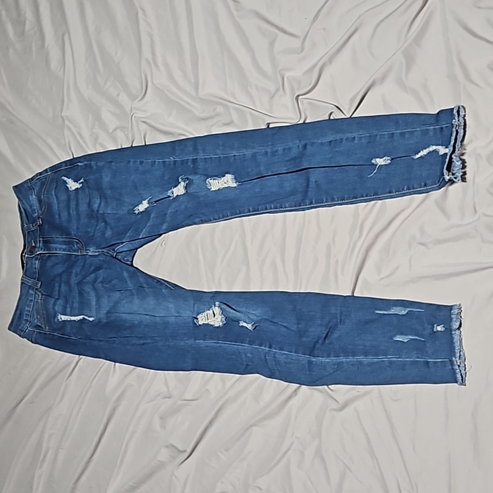 Ripped skinny jeans